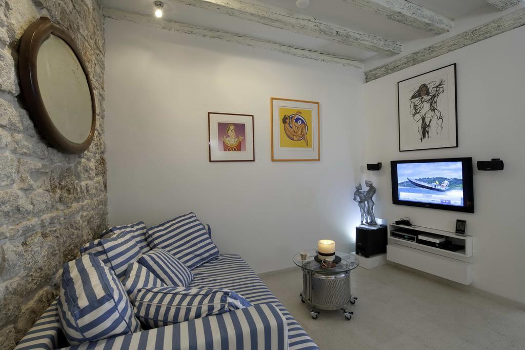 Apartment Whooart Komiža Esterno foto
